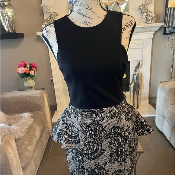 🆕 BeBe Dress - Picture 3 of 15